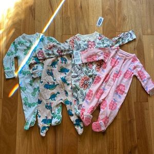 4 pairs of baby pajamas